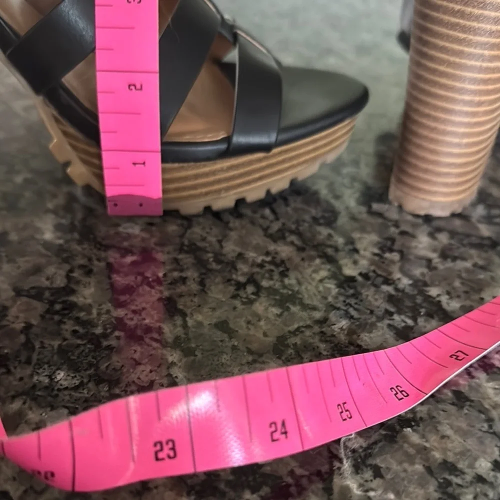 Report Black and Tan Platform Heels with Strappy Design EUC 8.5